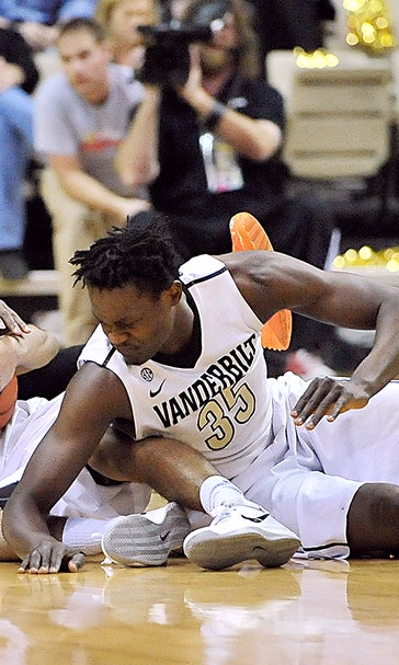 Vanderbilt puts up a fight, but No. 1 Florida holds off Commodores